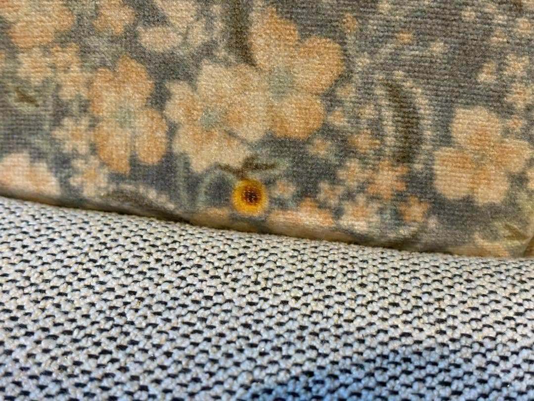 ① リメイク品 尾州生地 ホワイト座面 カリモク コロニアル アームソファ NI