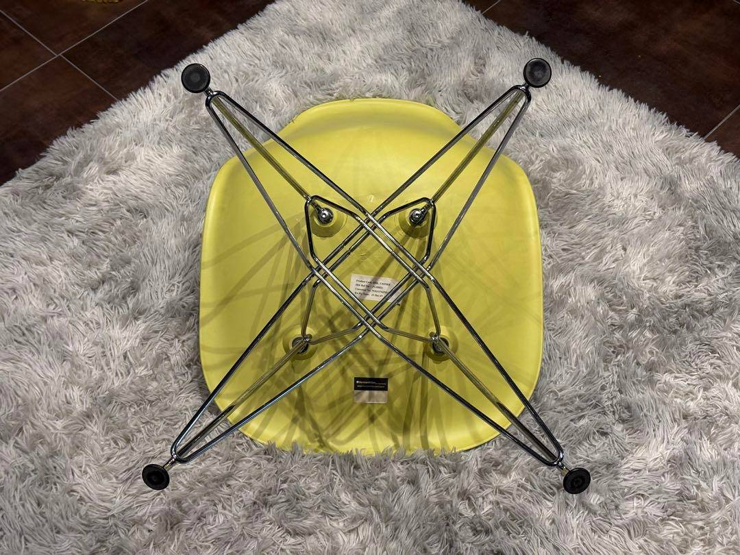 ハーマンミラー　イームズ シェルチェア　エッフェルベース（ワイヤーベース）InY