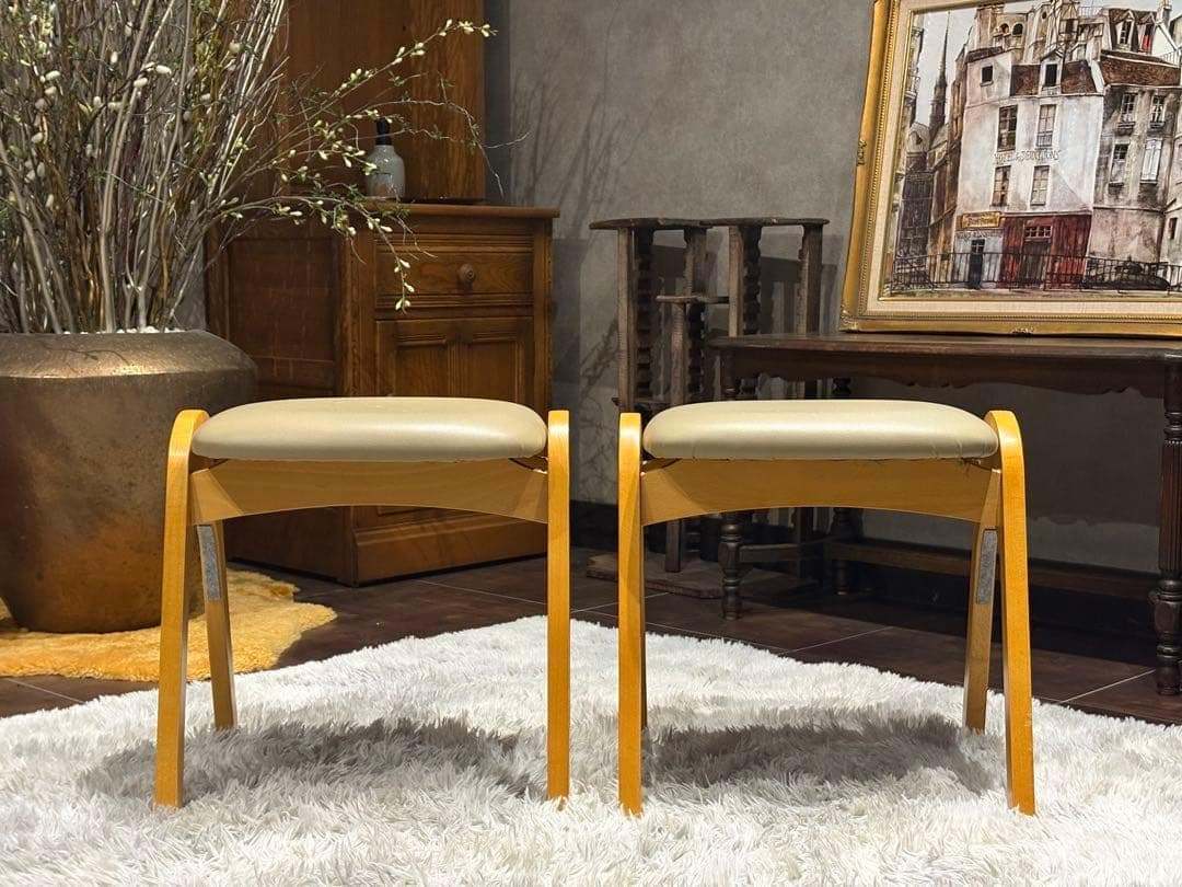 スタッキング　スツールチェア　合皮レザー　モダン　アイボリー　積み重ね椅子　IZ