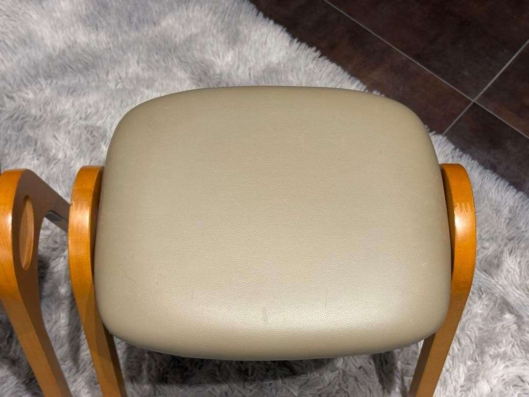 スタッキング　スツールチェア　合皮レザー　モダン　アイボリー　積み重ね椅子　IZ