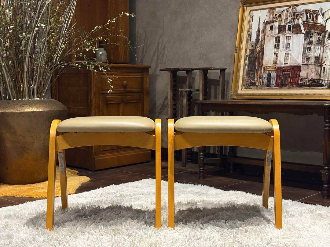 スタッキング　スツールチェア　合皮レザー　モダン　アイボリー　積み重ね椅子　IZ