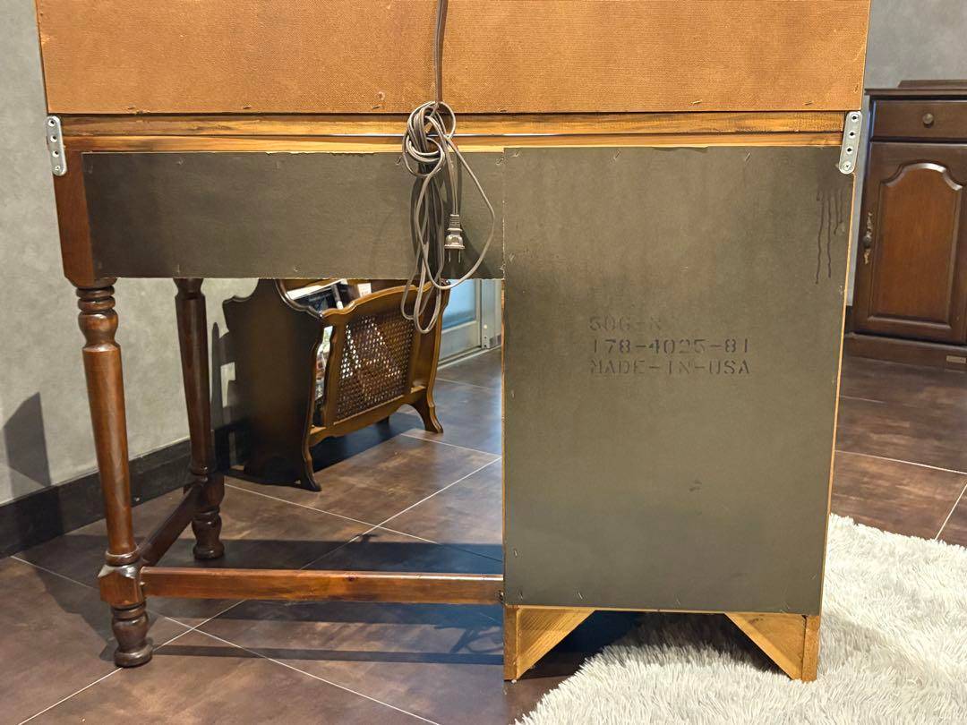 ブロイヒル broyhill アンティーク アメリカン　クラシック　飾棚　IZZ