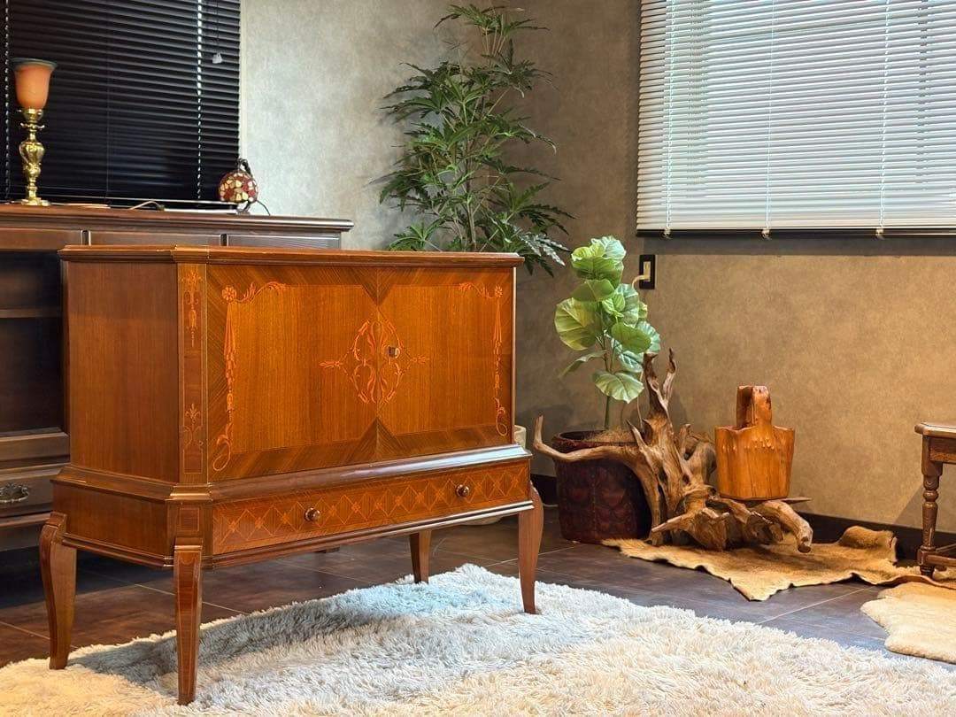 イタリア製　象嵌　猫脚　サイドボード　キャビネット　両開き　チェスト　ygz