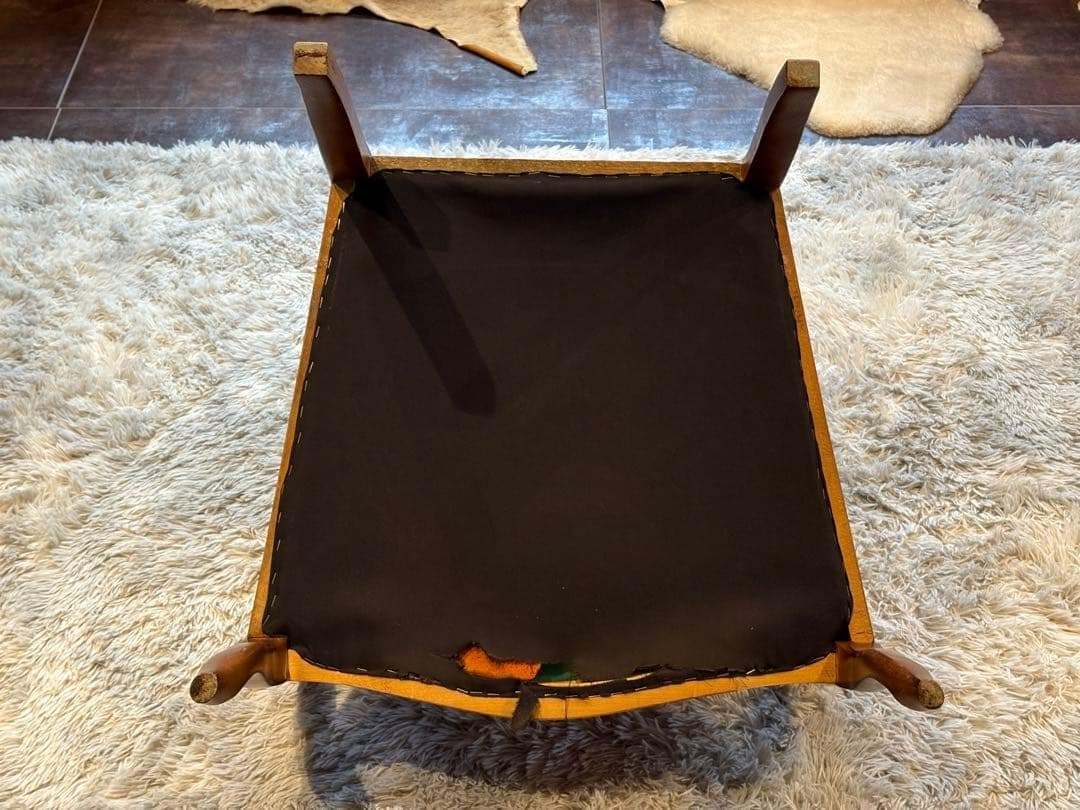 ① フランスアンティーク　輸入家具　ロココ　鋲打　リベット打　アームソファ　GG