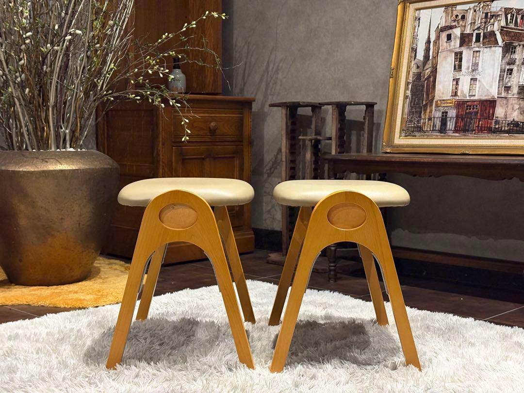 スタッキング　スツールチェア　合皮レザー　モダン　アイボリー　積み重ね椅子　IZ