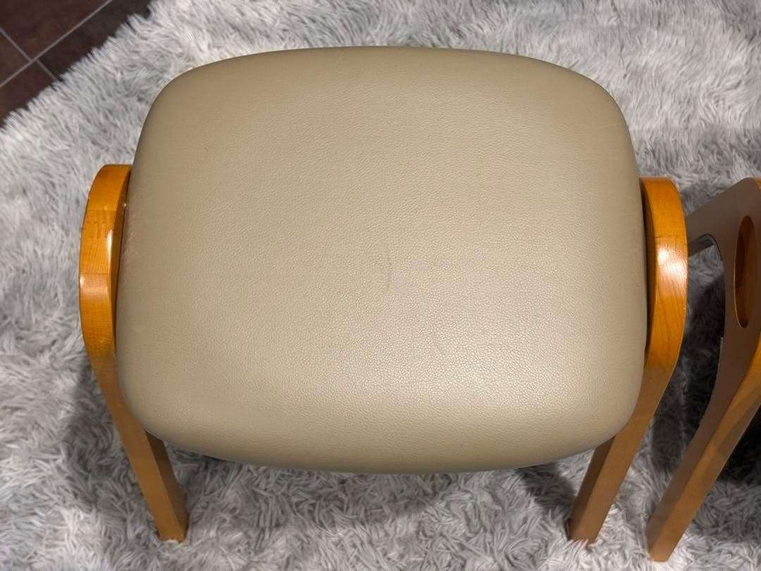 スタッキング　スツールチェア　合皮レザー　モダン　アイボリー　積み重ね椅子　IZ