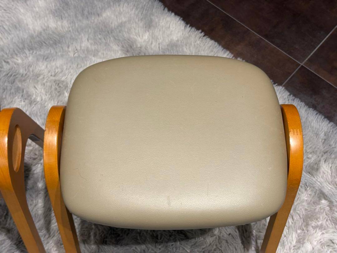 スタッキング　スツールチェア　合皮レザー　モダン　アイボリー　積み重ね椅子　IZ