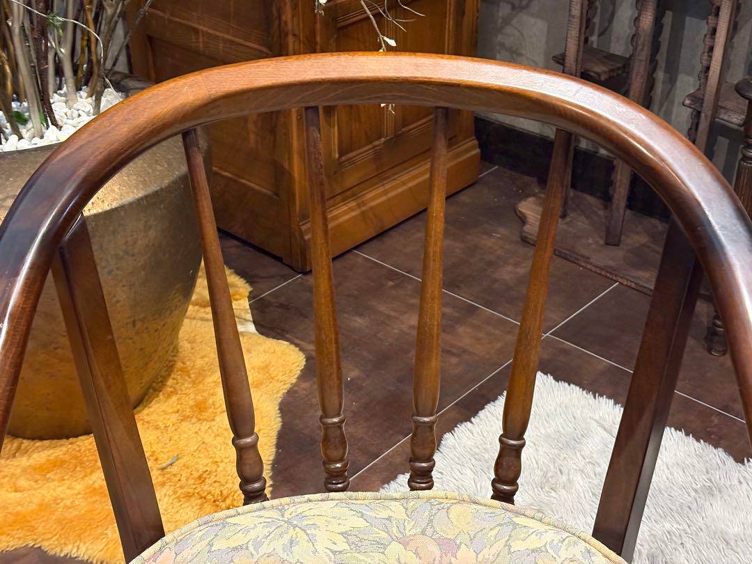 ①karimoku カリモク　アームチェア　ダイニングチェア　キャスター付　nZ