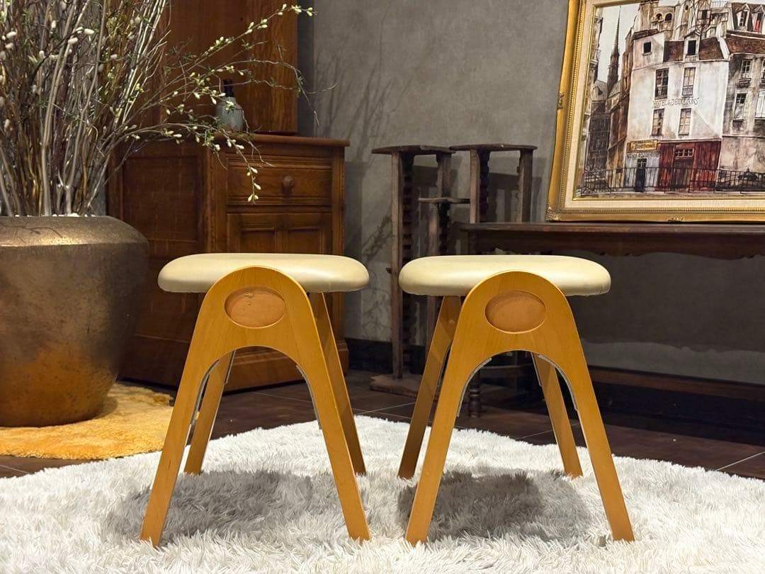 スタッキング　スツールチェア　合皮レザー　モダン　アイボリー　積み重ね椅子　IZ