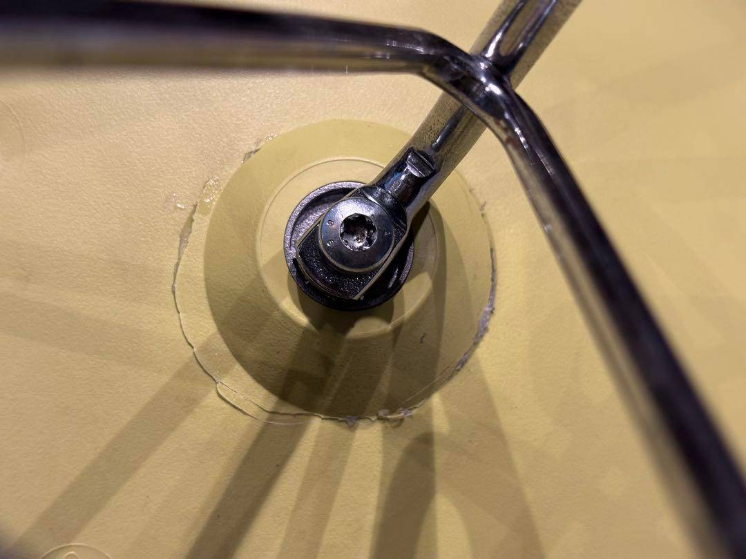 ハーマンミラー　イームズ シェルチェア　エッフェルベース（ワイヤーベース）InY