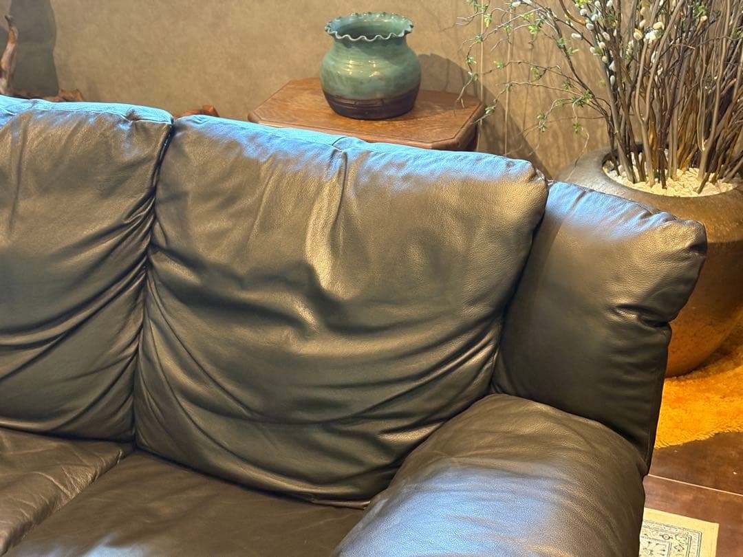 ①カウチソファ　ブラックソファ　2P　モダン　クラシック　シンプル　レザー　IG