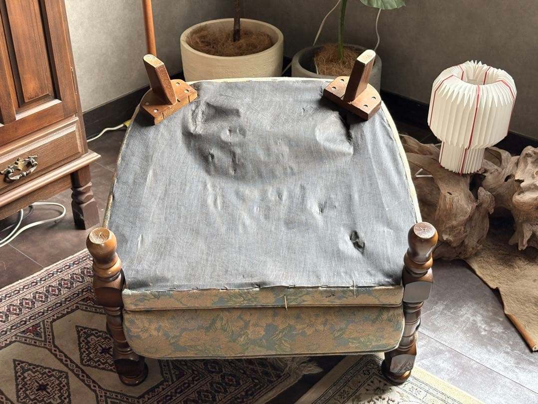 ②　カリモク　オールドカリモク　1Pソファ　レトロ　コロニアル　IK